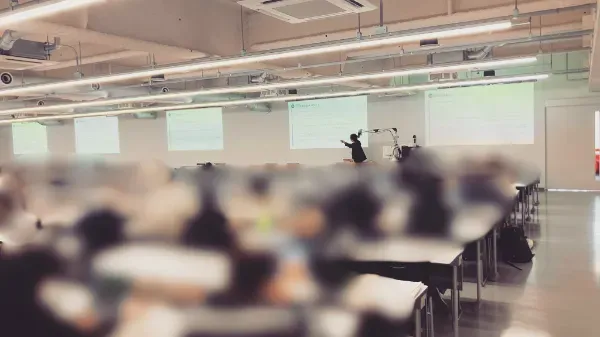 京都美術工芸大学で「データサイエンス×AIリテラシー」の授業を担当しました。Netsujo株式会社